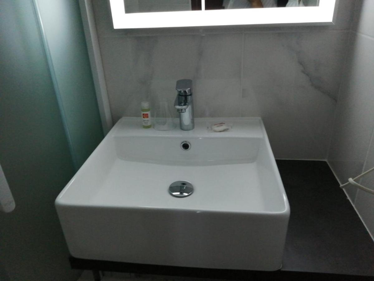 Contact Hotel Foch เบอซองซง ภายนอก รูปภาพ